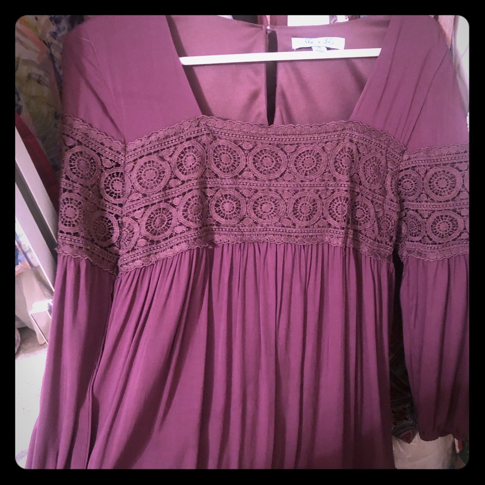 Super cute mauve lace dress with puffed sleeves!